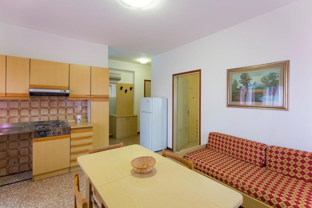 Stella D'Oro Apartment Каорле Екстериор снимка