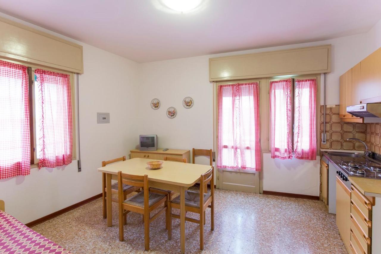 Stella D'Oro Apartment Каорле Екстериор снимка