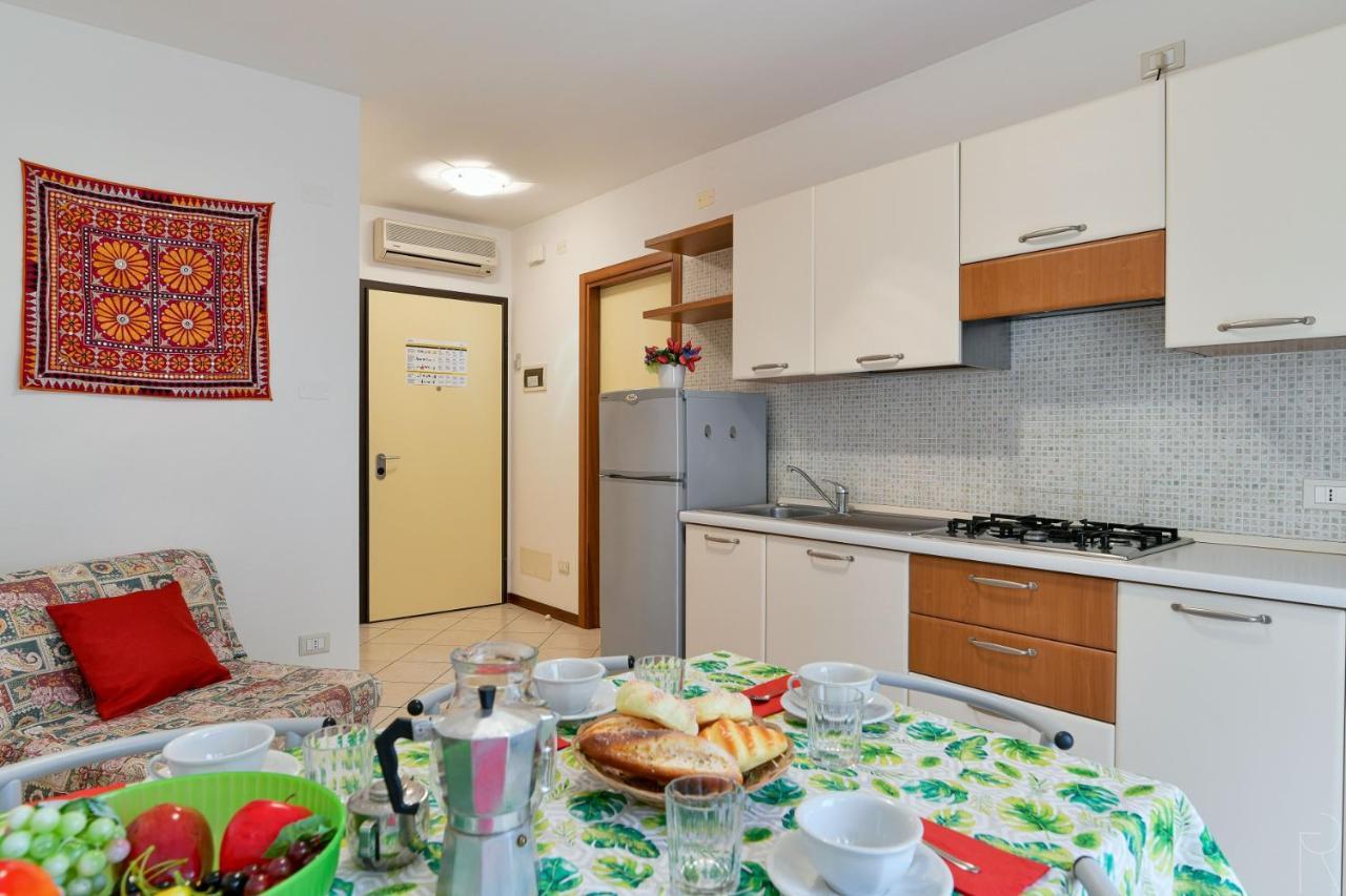 Stella D'Oro Apartment Каорле Екстериор снимка