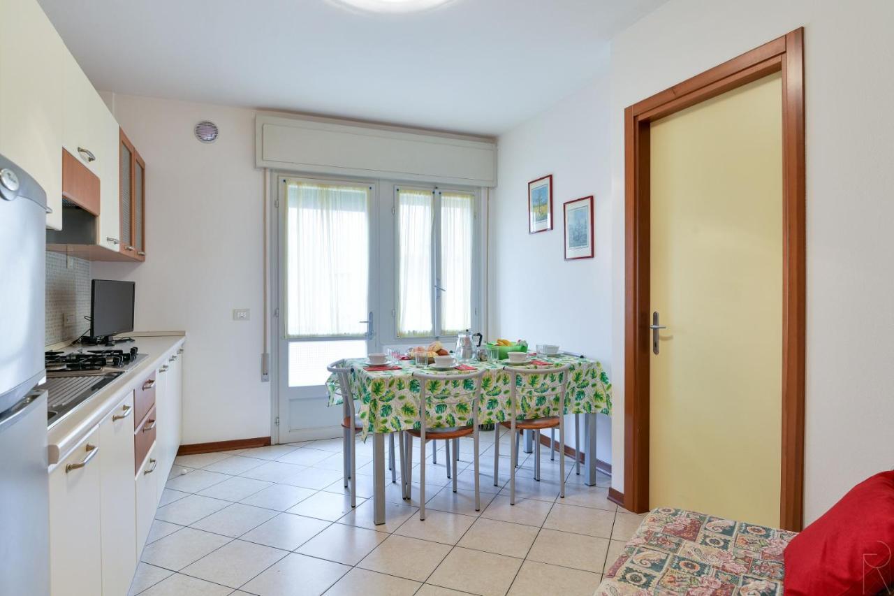 Stella D'Oro Apartment Каорле Екстериор снимка
