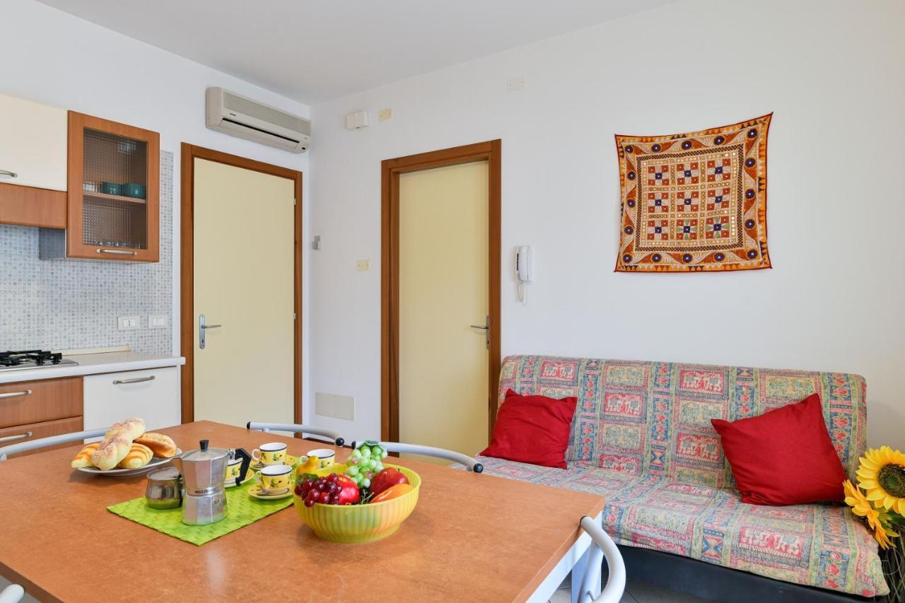 Stella D'Oro Apartment Каорле Екстериор снимка