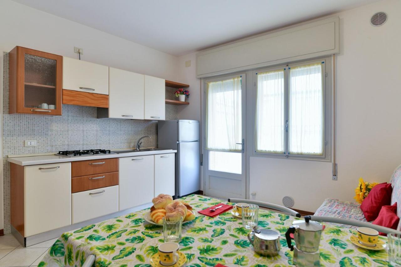 Stella D'Oro Apartment Каорле Екстериор снимка