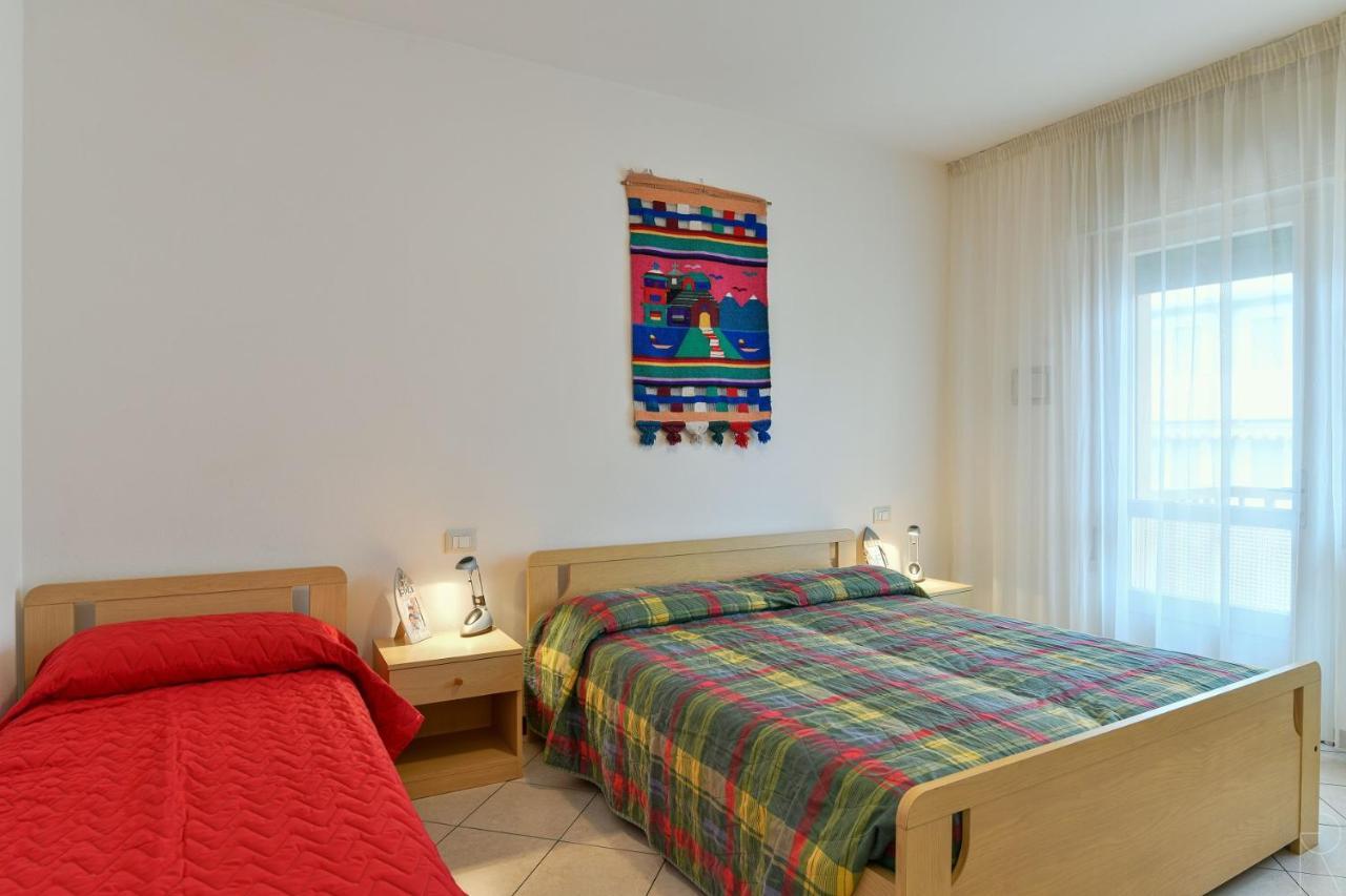 Stella D'Oro Apartment Каорле Екстериор снимка