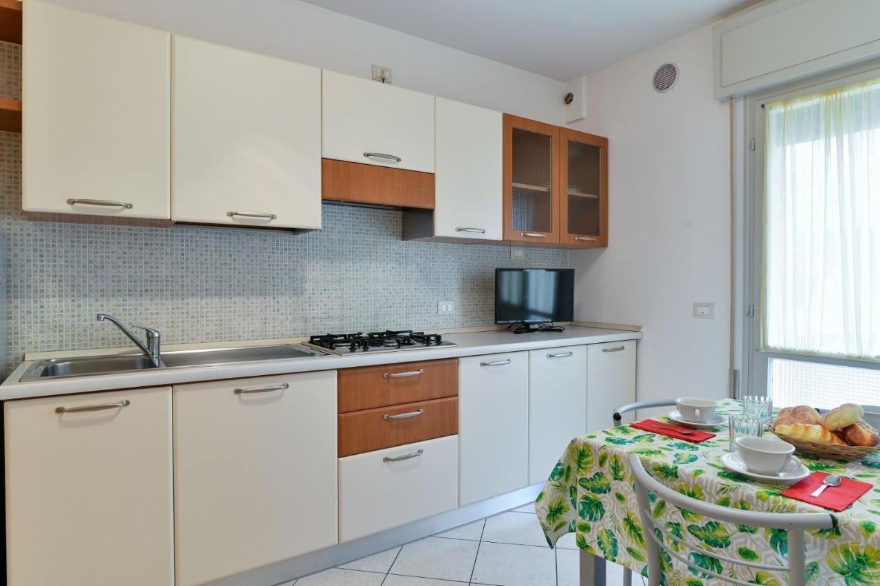 Stella D'Oro Apartment Каорле Екстериор снимка