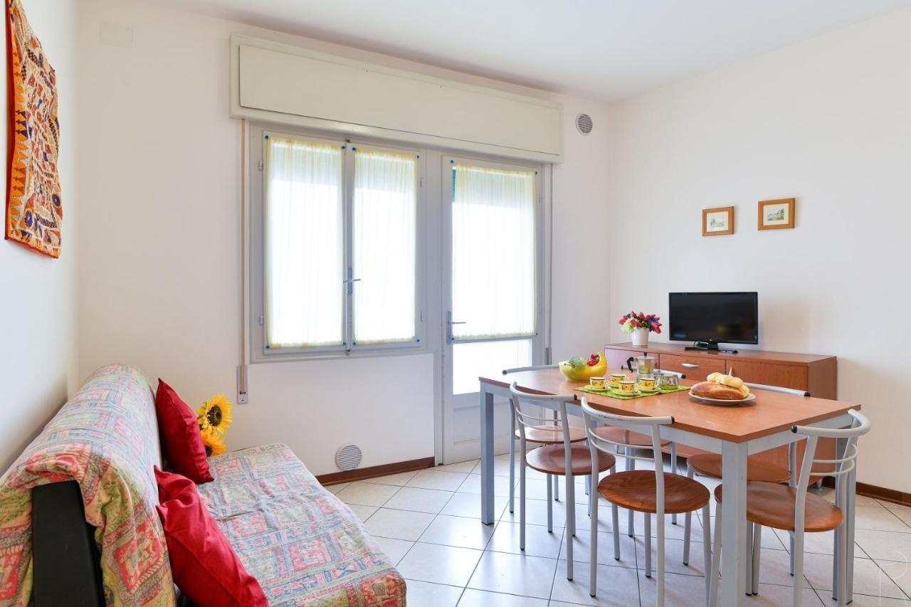 Stella D'Oro Apartment Каорле Екстериор снимка